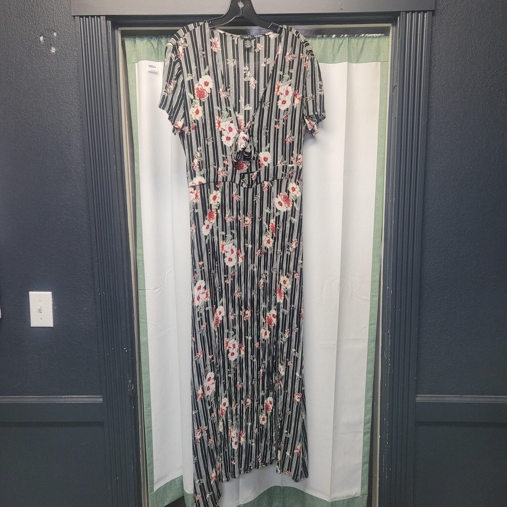 Rue21 Romper Juniors Large Black Floral Stripe Short Sleeve Tie Front Wide Leg‎